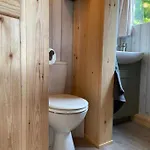 The At Shambala- Now With Sauna Available To Book! Dağ evi